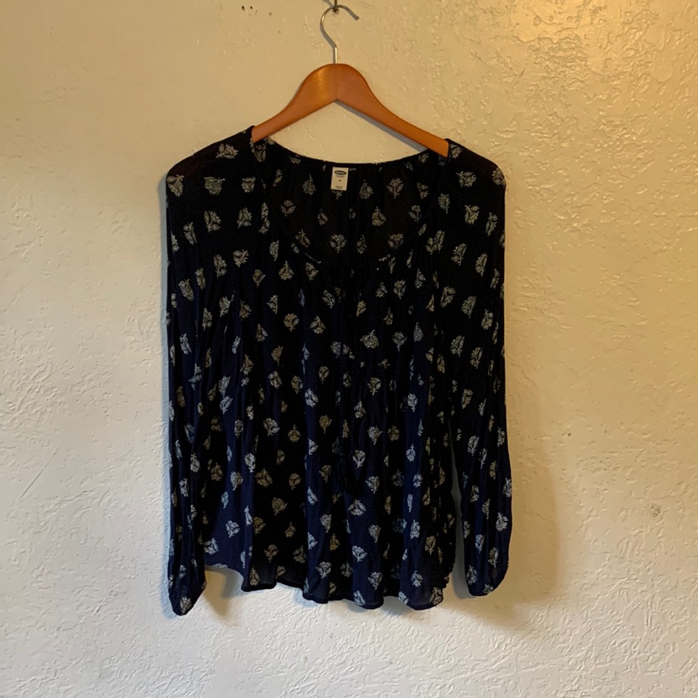 Old Navy top, navy blue, size m